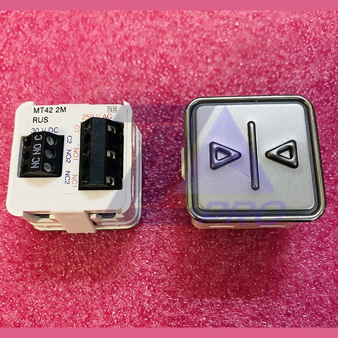 Модуль кнопочный ">|<"  без подсветки MT42 2M RUS Schaefer ЩЛЗ