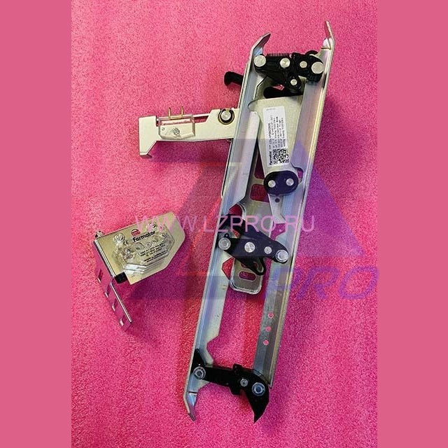 Отводка дверей кабины правая с замком L-460 mm 40/10 VF - 50/11 VF T2 CDL-VF00CD000 Fermator