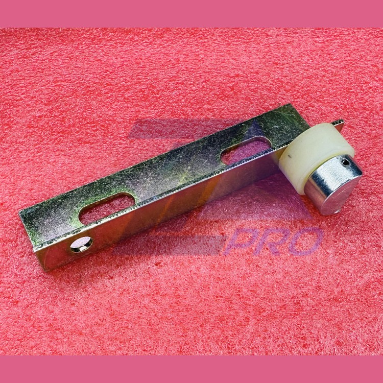 Кронштейн двери больничного лифта верхний правый 053Н.03.10.300А ЩЛЗ