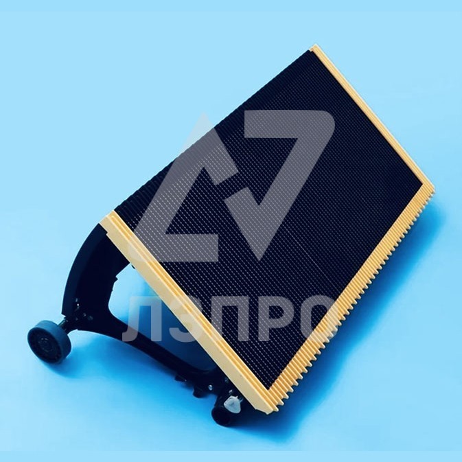 Ступень эскалатора 800mm черная с тремя демакрационными желтыми линиями KM5232660G01 Kone