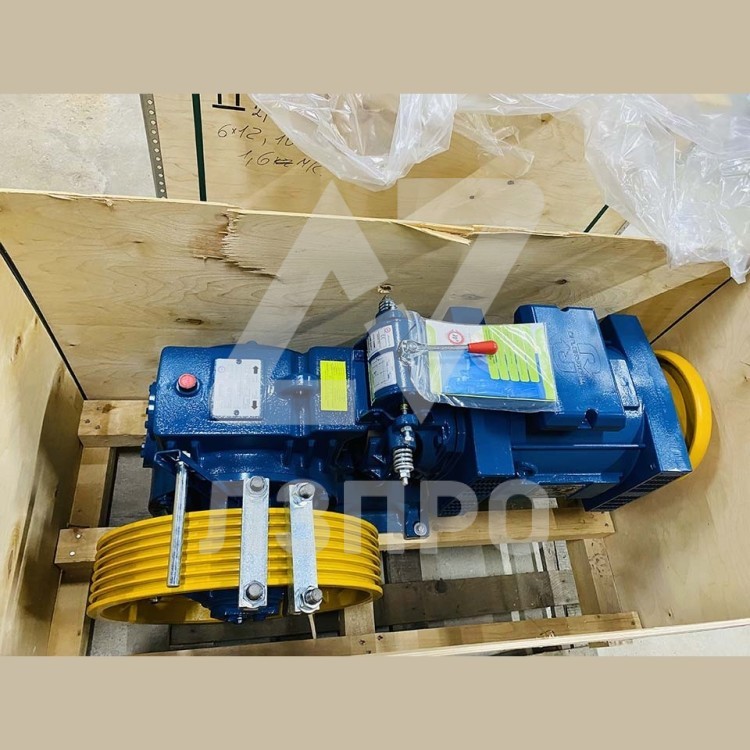 Лебедка M93 Left R.2/49 15kW (4P; 240S/H; VVVF; шкив 520х6х12 P=17) Montanari