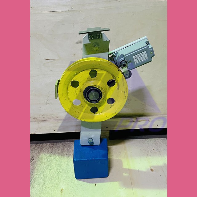 Устройство натяжное в сборе с блоком D=210мм канат 7,8мм 0411.01.00.010А МЛЗ