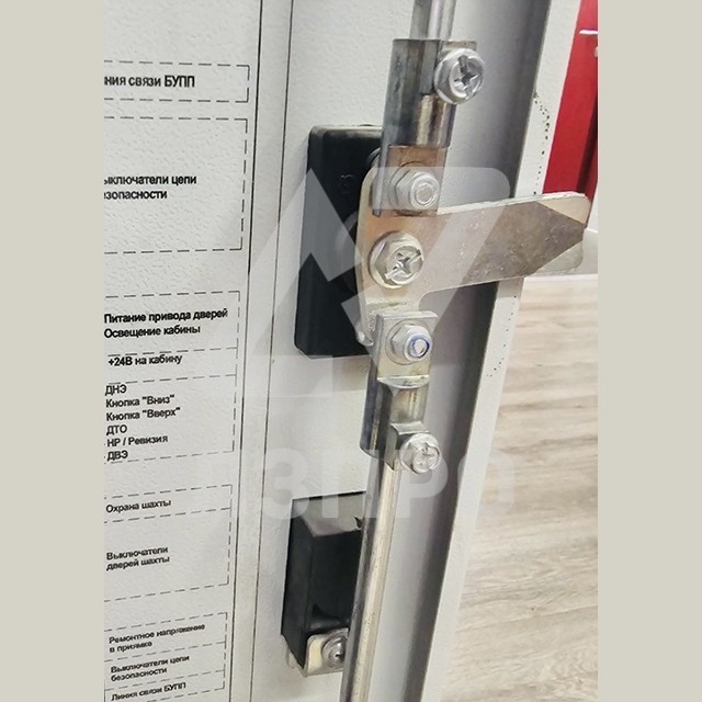 Запирающее устройство станции управления ЩЛЗ