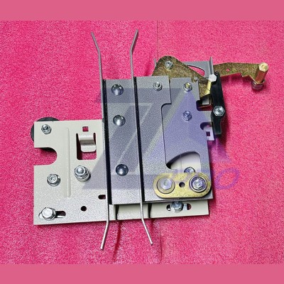 Отводка дверей кабины с кареткой левая проем 650-800мм 0411Е.03.10.020 Wellma...