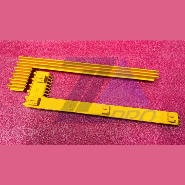 Демаркационная линия ступени L=373,5mm боковая правая 506264004 Schindler Latres SJEC